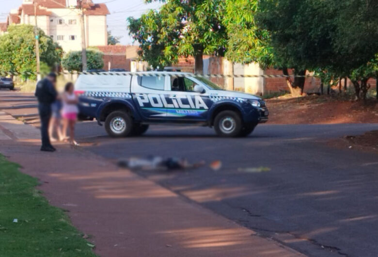 Polícia investiga autoria de tiros que mataram jovem em frente a escola