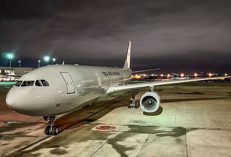 Avião da FAB decola nesta sexta para resgatar brasileiros em Israel