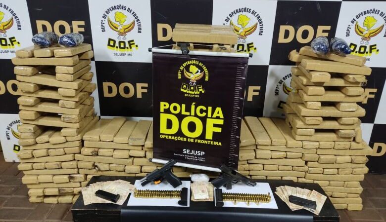 Policial penal é preso com cocaína, maconha e pistolas em Dourados