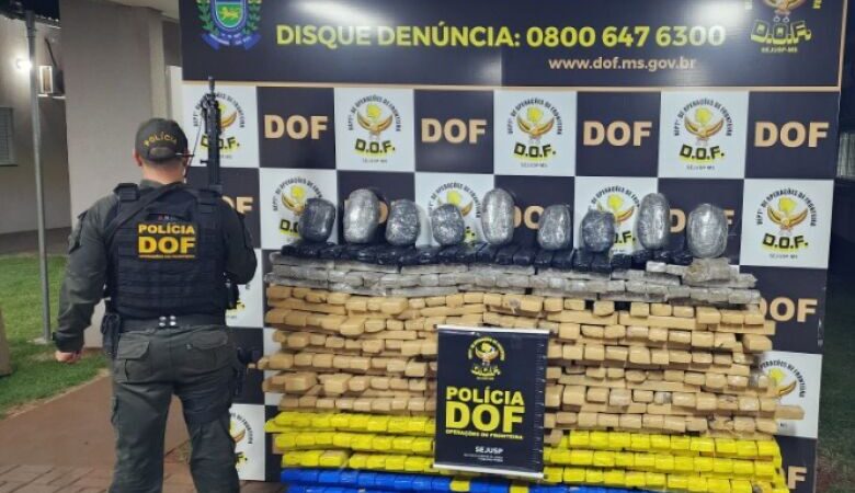 Polícia encontra quase meia tonelada de maconha em terreno baldio no Água Boa