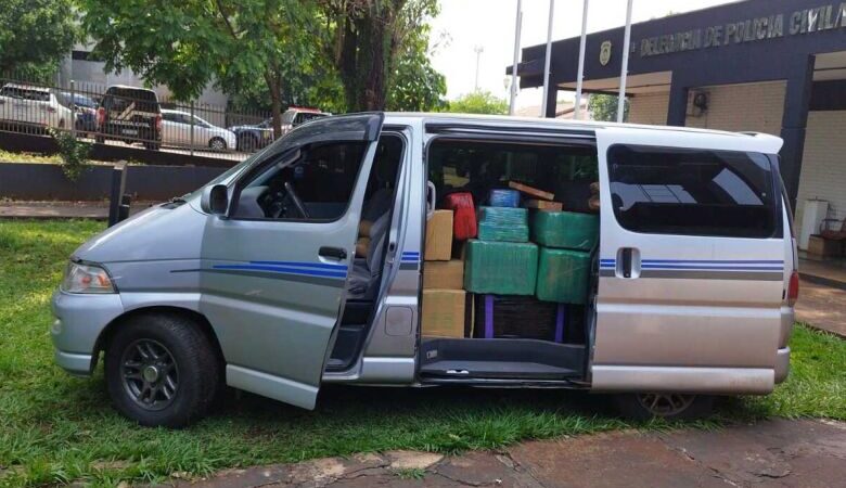 Dupla é presa transportando 1,7 tonelada de maconha em Van na BR-163