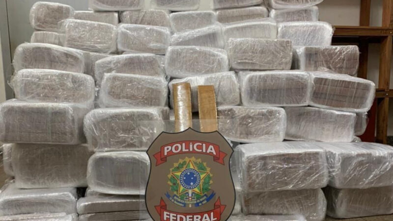 Dois homens são presos com 1,6 tonelada de maconha em caminhão baú em Dourados