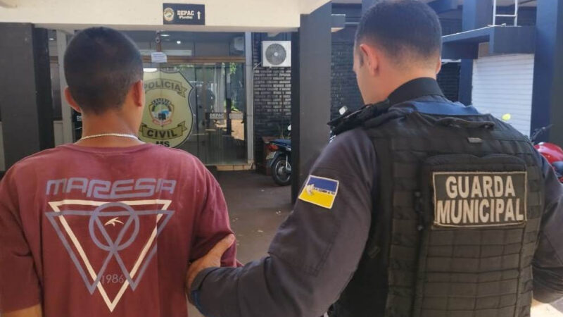 Revender e pagar dívida: Jovem é preso após furtar bebidas de supermercado em Dourados