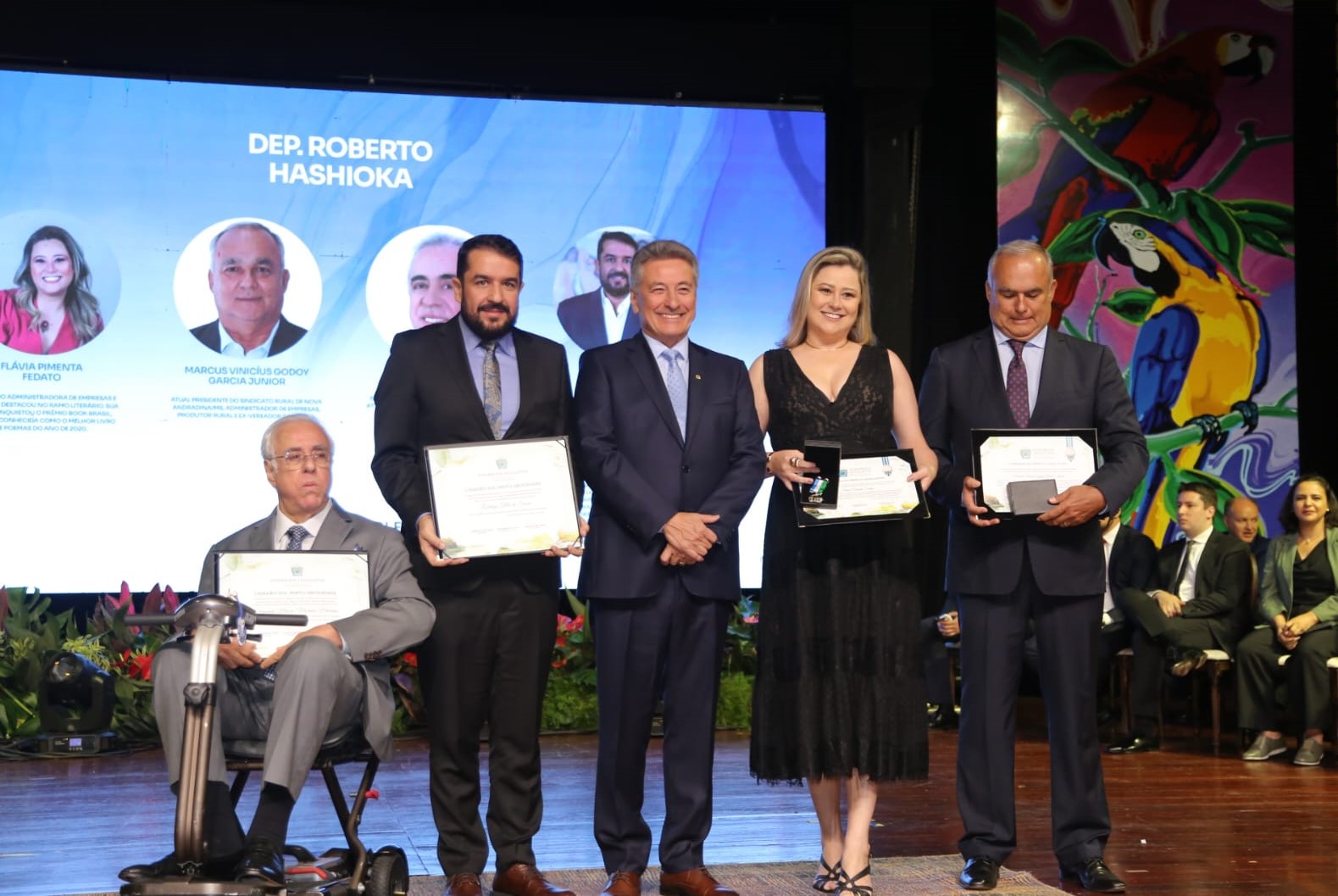 Em noite pantaneira, Hashioka homenageia novos sul-mato-grossenses com título e comenda do mérito