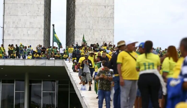 PF cumpre mandados contra investigados por atos de 8 de janeiro