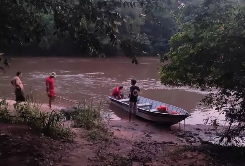 Corpo de pescador que desapareceu em rio é encontrado