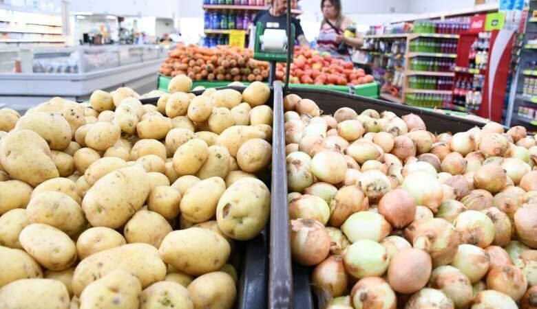 Levantamento aponta queda no preço da cesta básica em Dourados durante outubro