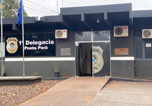 Jovem tem moto furtada após estacionar em frente à igreja católica