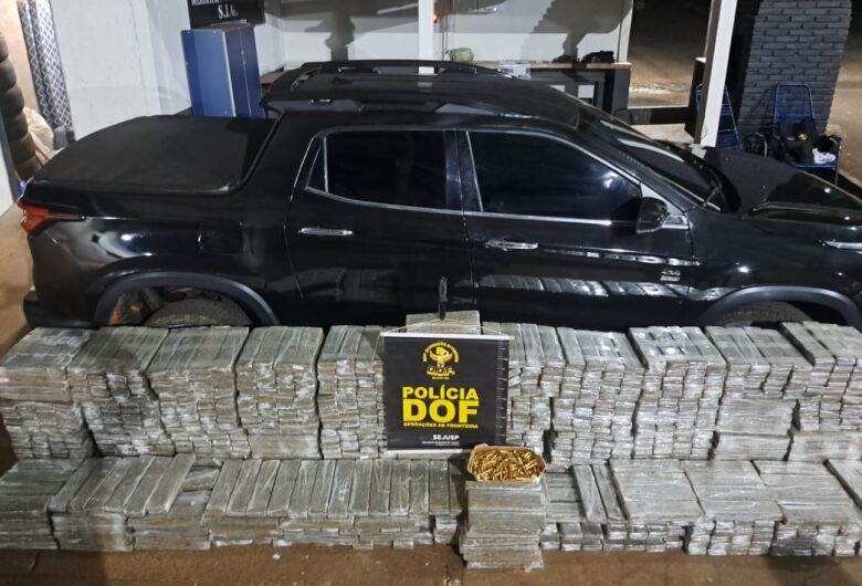 Motorista foge e abandona veículo com 1t de maconha e munições de fuzil