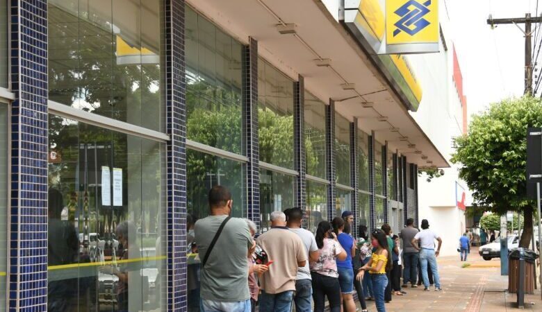 Atendimento ao público nas agências bancárias segue até amanhã
