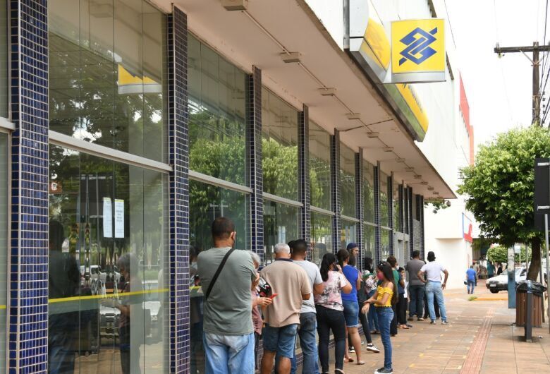 Atendimento ao público nas agências bancárias segue até amanhã