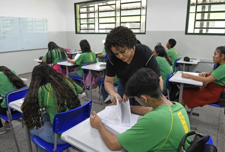 Edital de abertura do processo seletivo para professores temporários é aberto