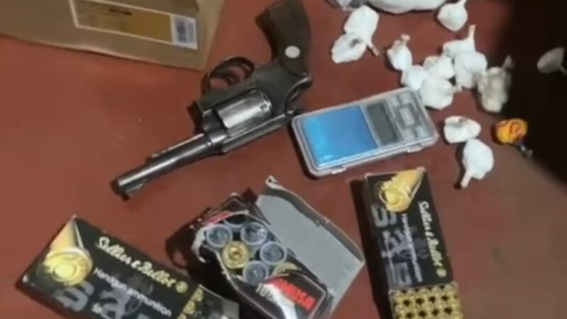 Homem é preso com drogas e arma em Dourados