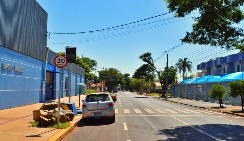 Lombadas vão operar em frente a nove escolas de Dourados nas próximas semanas