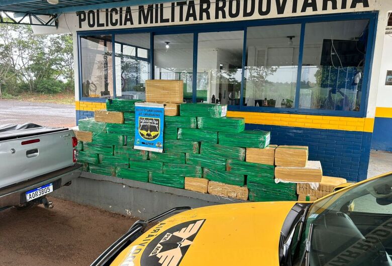 Hillux roubada é apreendida com 1,5t de droga