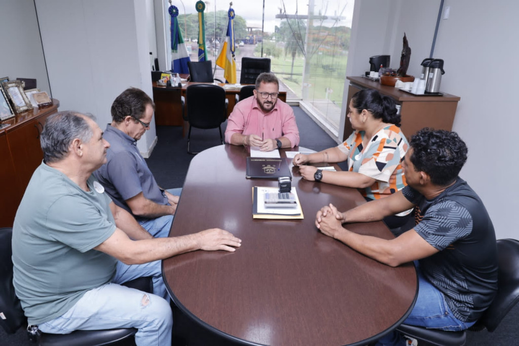 Laudir intervém para que taxistas possam adquirir veículos utilitários