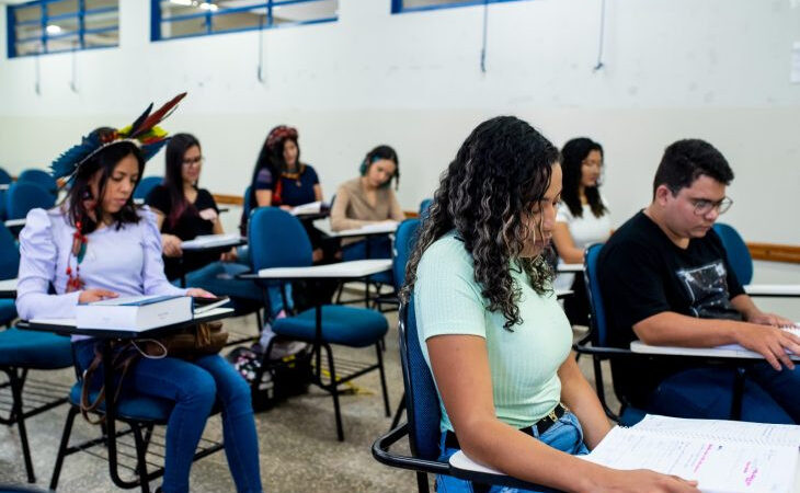 Estado abre inscrições para programa que paga um salário mínimo para estudantes