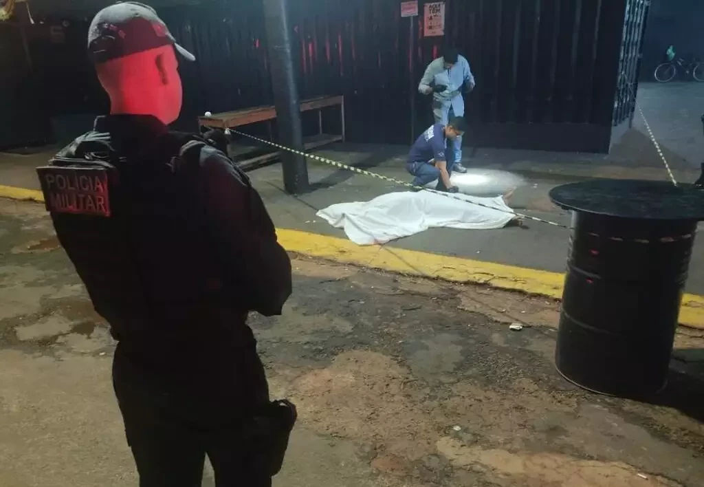 Homem é executado com cinco tiros em conveniência em Angélica