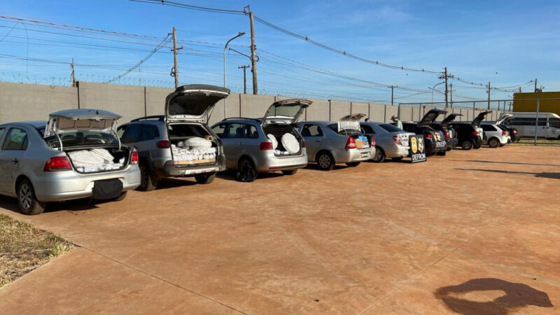 Polícia apreende dez carros lotados de contrabando na fronteira