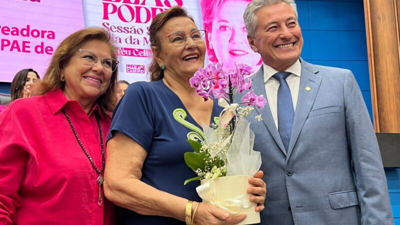 No Dia da Mulher, deputado Roberto Hashioka homenageia professora de Nova Andradina