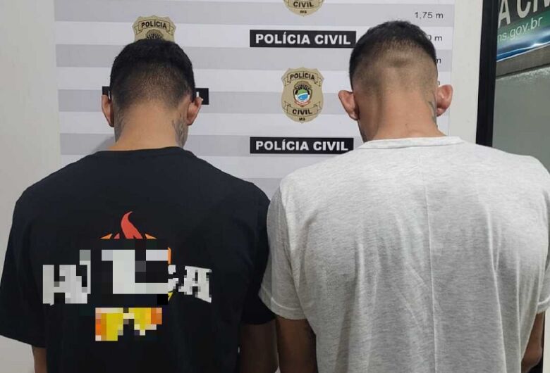 Irmãos são presos acusados de assalto a motorista de aplicativo em Dourados