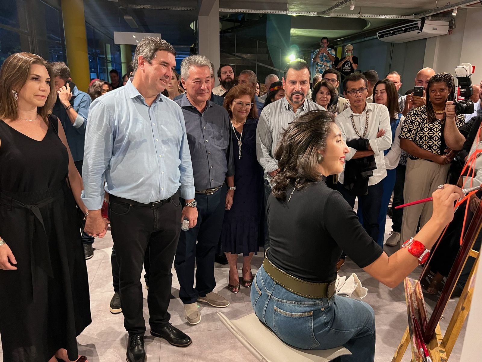 Em noite de arte e cultura, Hashioka representa Assembleia Legislativa na reabertura do Centro Cultural José Octávio Guizzo