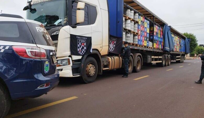 Motorista é preso em Dourados transportando mais de 400 kg de maconha em carreta de bebidas