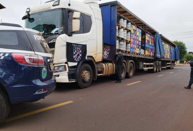 Motorista é preso em Dourados transportando mais de 400 kg de maconha em carreta de bebidas