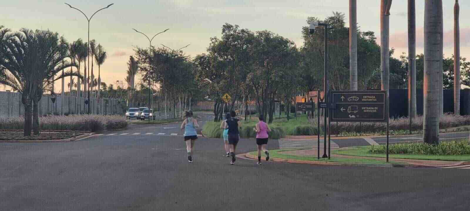 Atleta douradense sofre tentativa de estupro em treino de rua e expõe falta de segurança na cidade