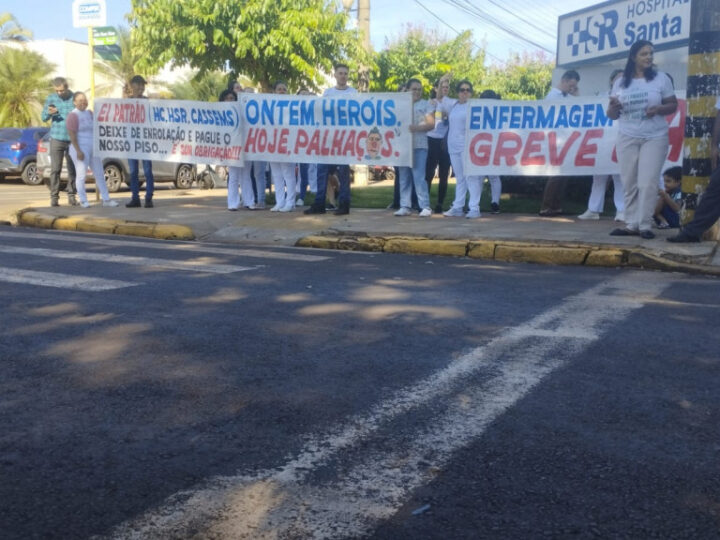 Enfermeiros da rede privada fazem protesto e sinalizam greve em Dourados