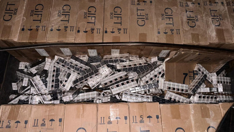 PF apreende carreta com 38 mil pacotes de cigarro contrabandeado em MS
