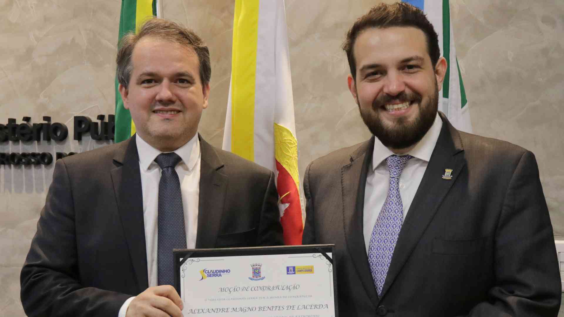 Claudinho Serra homenageou membro do MPMS que integra gabinete onde investigação da sogra será decidida