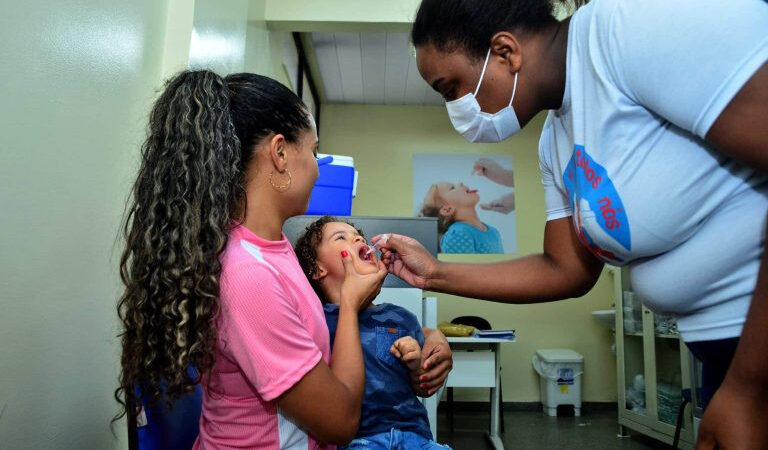 Campanha de vacinação contra paralisia infantil começa nesta segunda-feira