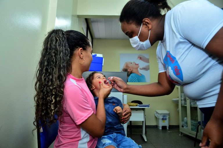 Campanha de vacinação contra paralisia infantil começa nesta segunda-feira