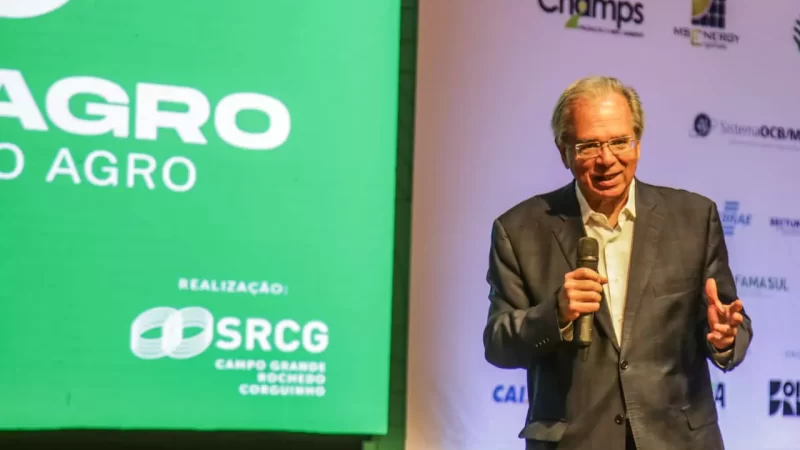 Guru da economia na gestão Bolsonaro, Paulo Guedes atrai fãs durante palestra em Campo Grande