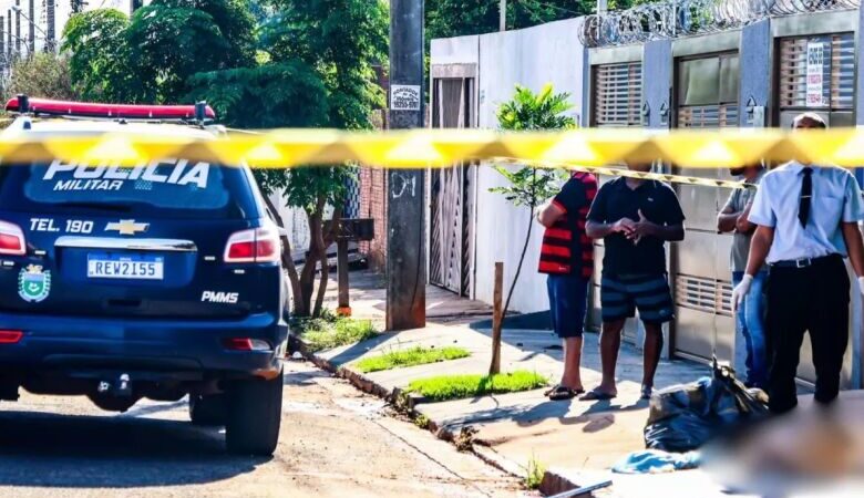 Homem é executado com quatro tiros em frente a casa da ex-namorada