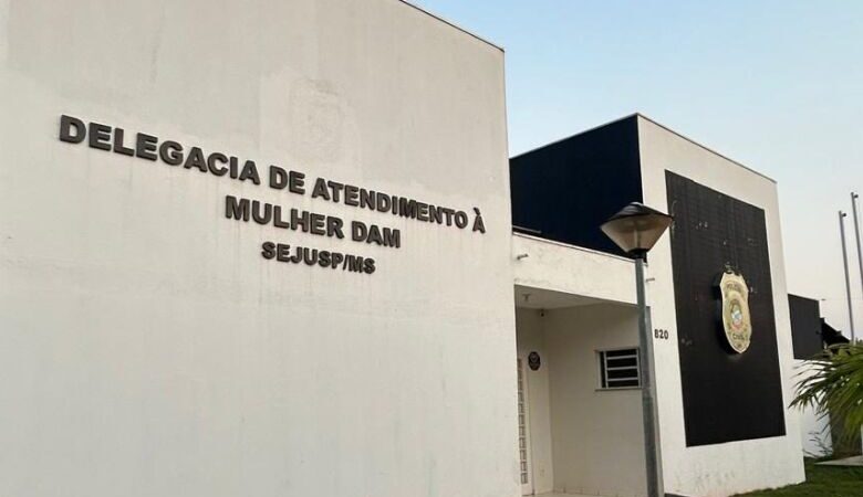 Homem ameaça publicar fotos íntimas de adolescente e acaba preso em Dourados