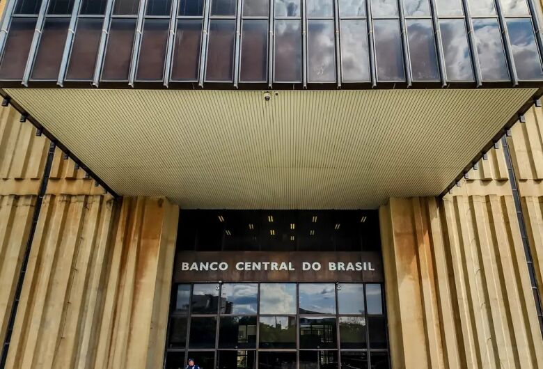 Mercado aumenta previsão da inflação de 4% para 4,05% em 2024