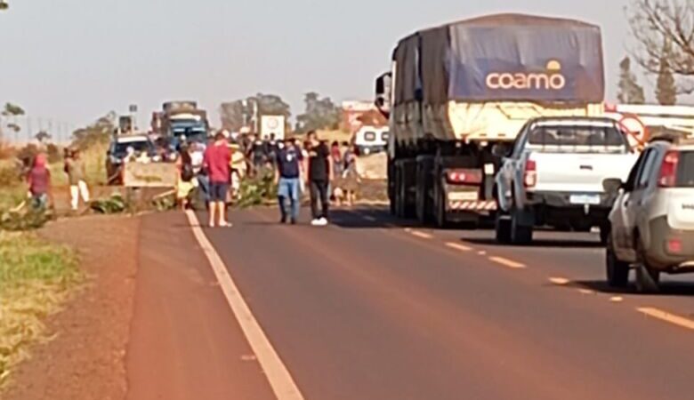 Indígenas bloqueiam rodovia que liga Dourados a Ponta Porã 