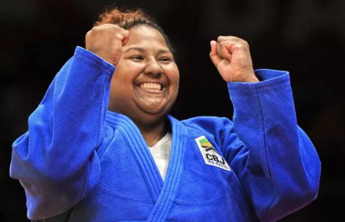 É OURO! Bia Souza garante primeiro lugar no judô das Olimpíadas de Paris 2024