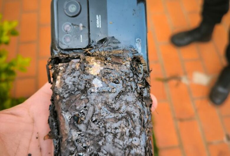 Investigado por tráfico quebra o celular durante cumprimento de mandado de prisão