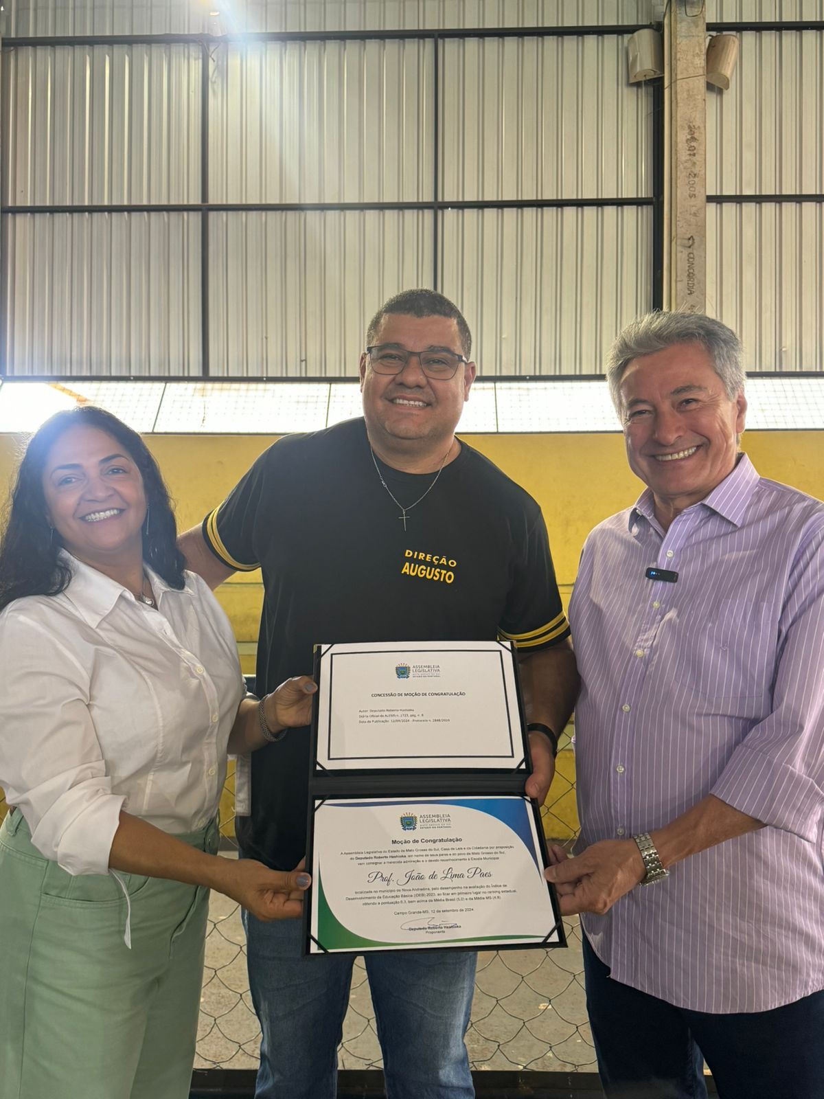 Por excelência no IDEB, deputado Roberto Hashioka entrega moção à Escola João de Lima Paes