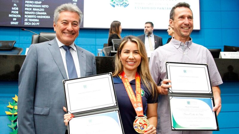 Atleta campeã pan-americana de Nova Andradina e mestre de kung fu são homenageados por Roberto Hashioka