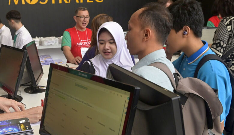 Estudantes da cidade de Dourados participam de feira internacional