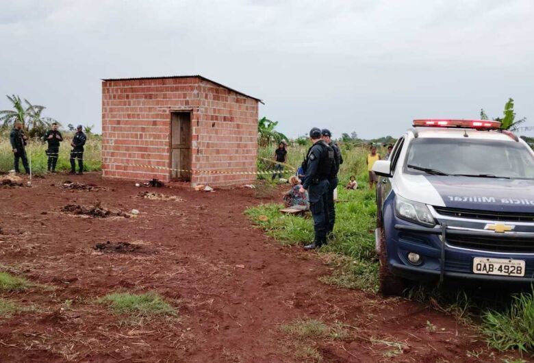 Mulher encontrada morta tem 79 anos, polícia suspeita de abuso sexual e sufocamento