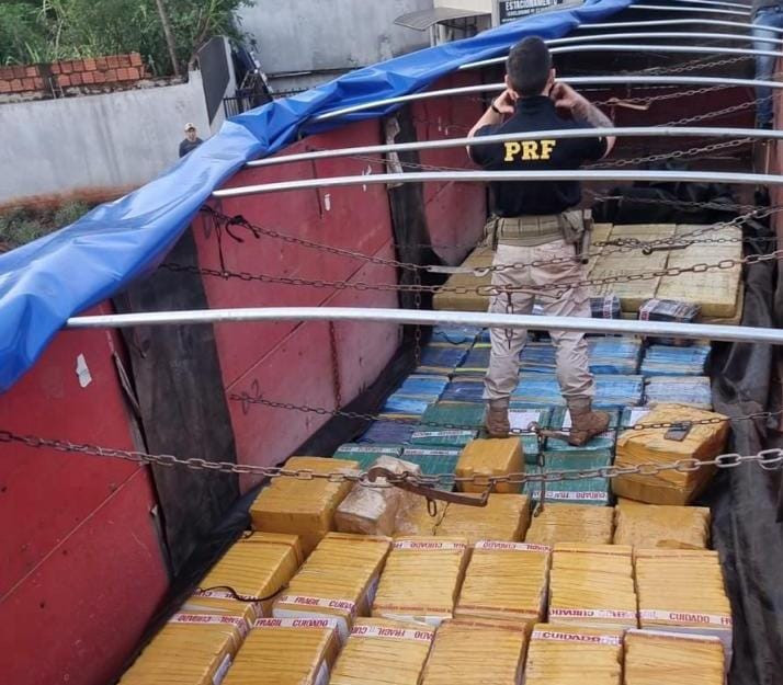 Motorista do RS é preso na MS-156 transportando carga de maconha em carreta