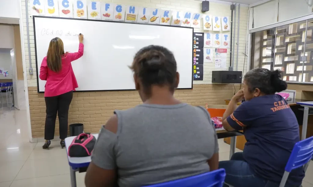 Pagamento a estudantes começa nesta segunda