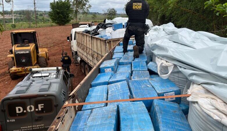 Carreta é apreendida com 8 toneladas de maconha escondida em carga de fertilizantes