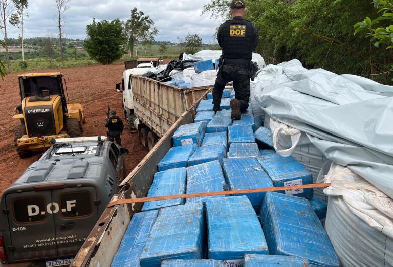 Carreta é apreendida com 8 toneladas de maconha escondida em carga de fertilizantes