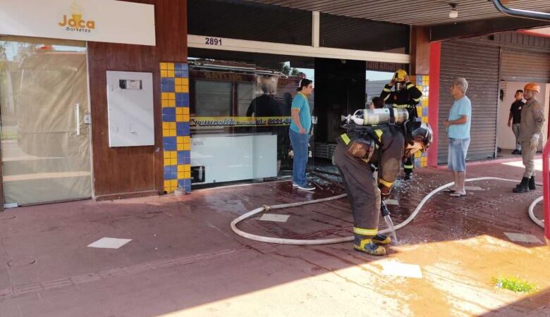 Princípio de incêndio atinge sorveteria na avenida Marcelino Pires